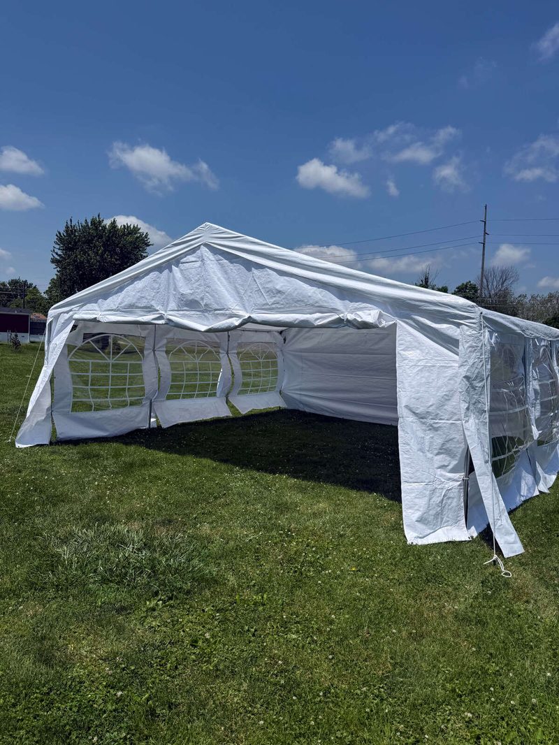20x20 Tent - Photo 2